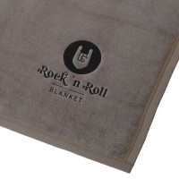 Rock `n Roll Blanket | Wohndecke Sofadecke Kuscheldecke | Uni taupe | 150x200 cm mit hochwertiger Stickerei